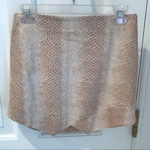 Asymmetrical Mini Skirt. Size M